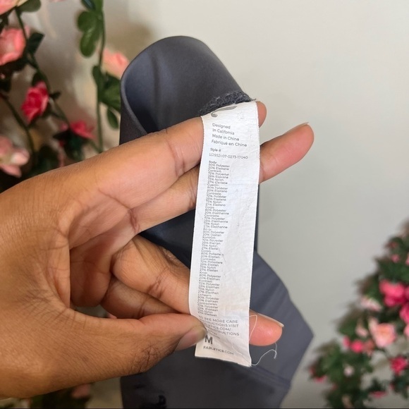 Fabletics Gray Black Floral Capri Mesh Leggings Fitness Running Gym Medium - Picture 3 of 5